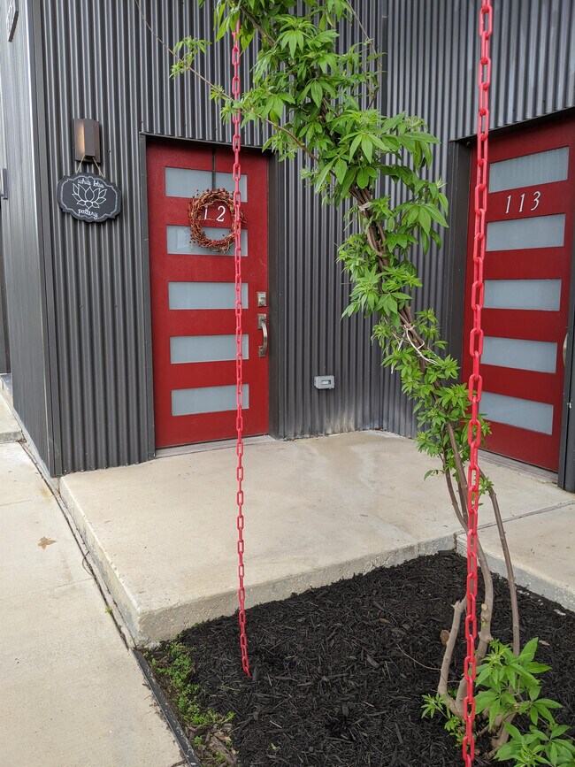 Building Photo - 305 N Parker Ave