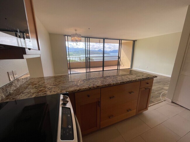 Building Photo - Beautiful 2 bedroom, 2 bath townhome