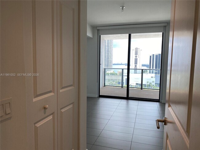 Building Photo - 1600 NE 1st Ave