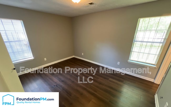 Building Photo - 5138 Chantilly Dr