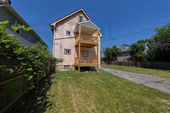 Building Photo - 3633 E 153rd St