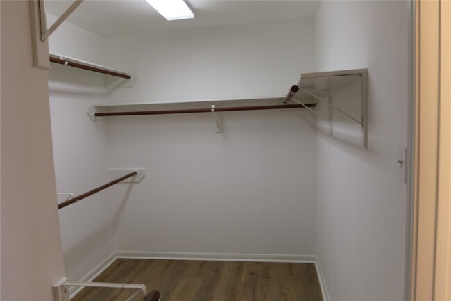 Building Photo - 1751 Heddon Falls Dr