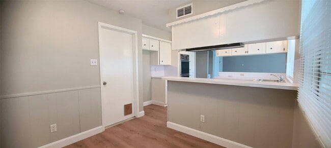 Building Photo - 10635 Tenneta Dr