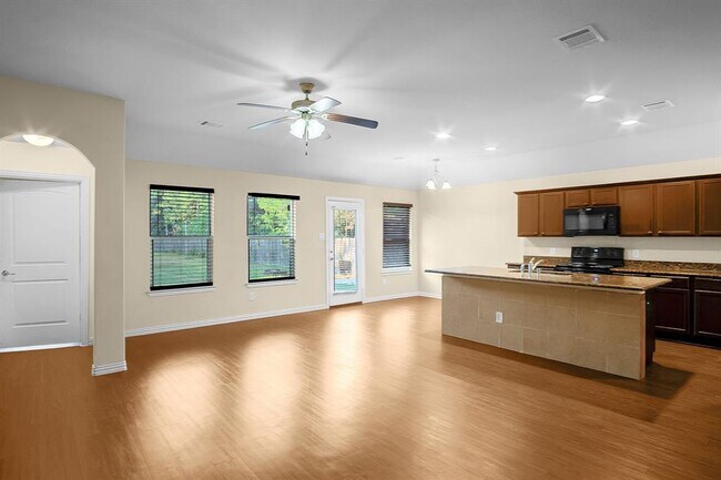 Building Photo - 1180 County Rd 3406