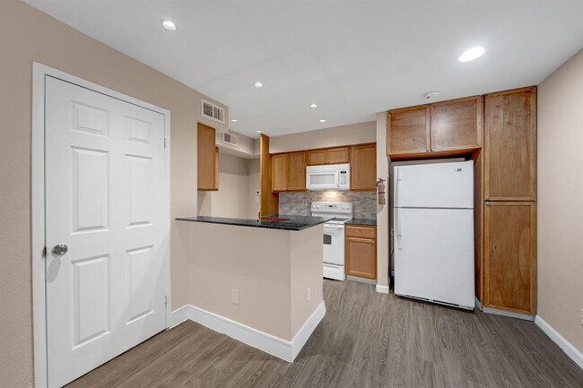Building Photo - 2110 Wilcrest Dr