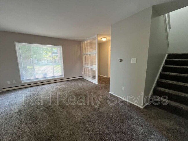 Building Photo - 724 Southfield Ct