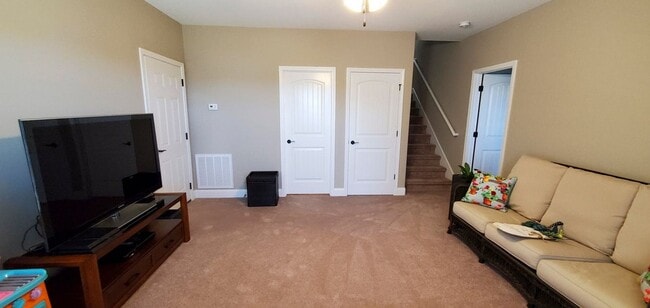 Building Photo - 284 Piper Glen