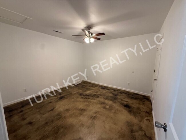 Building Photo - 1035 County Rd