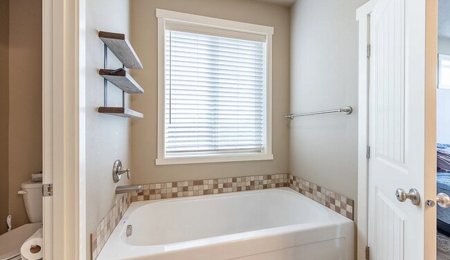 Building Photo - Beautiful Home In Mae Valley