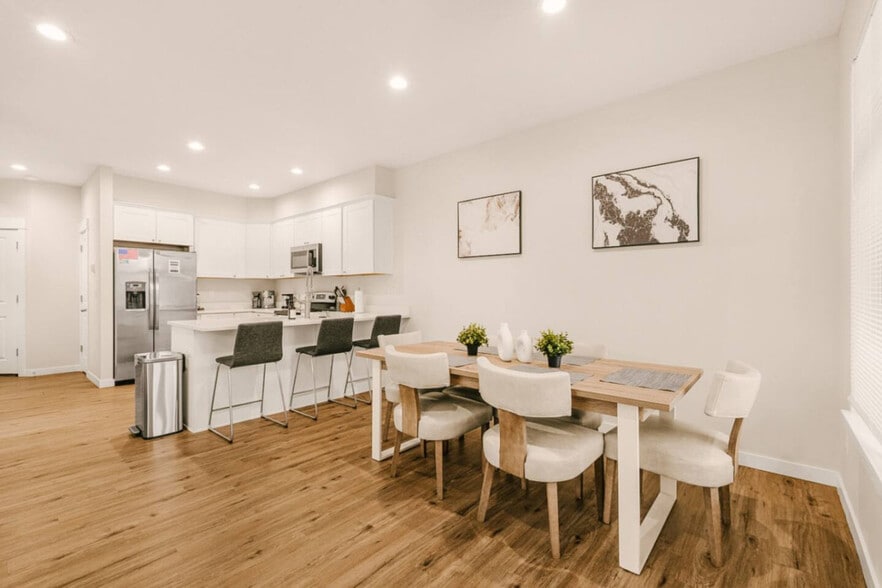 Building Photo - 3213 Grand Blvd