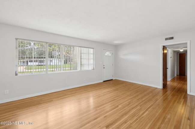 Building Photo - 3904 Via De La Reina