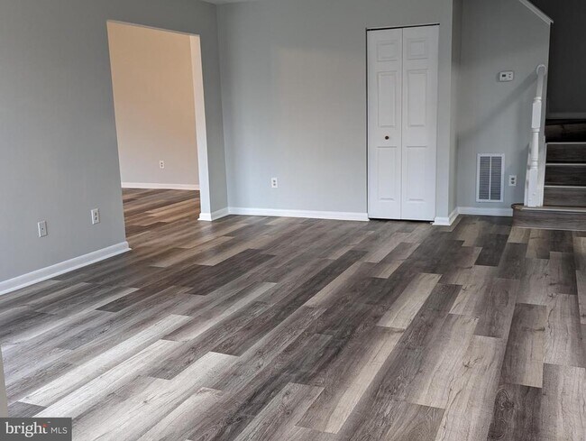 Building Photo - 1076 Spring Valley Ct