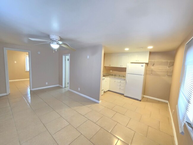 Building Photo - 1007 N Scovel St