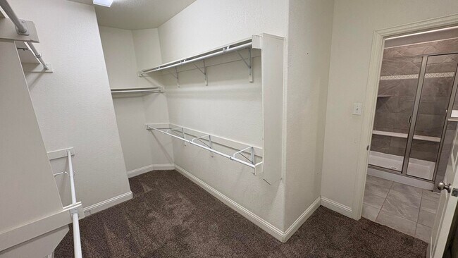 Building Photo - 610 Alderwood Ct
