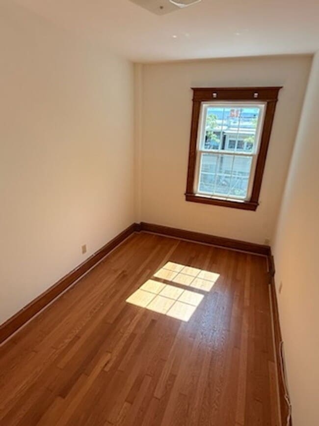 Building Photo - UPDATED 4/BR in Glover Park!
