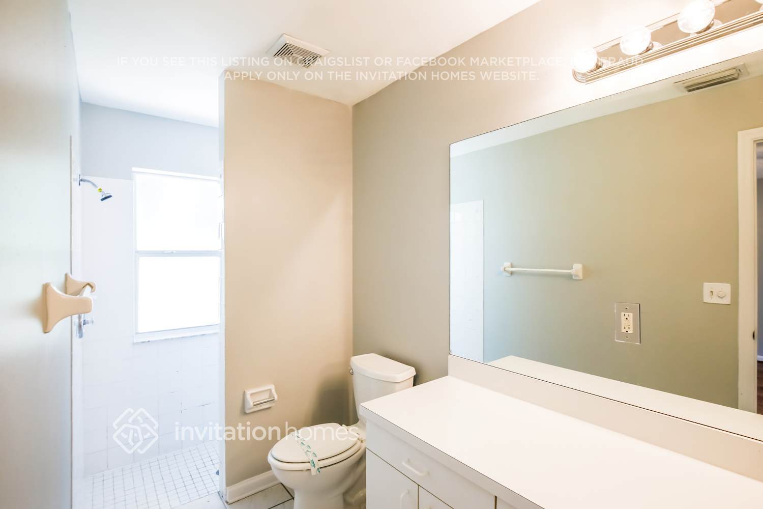 Building Photo - 2542 Country Golf Dr