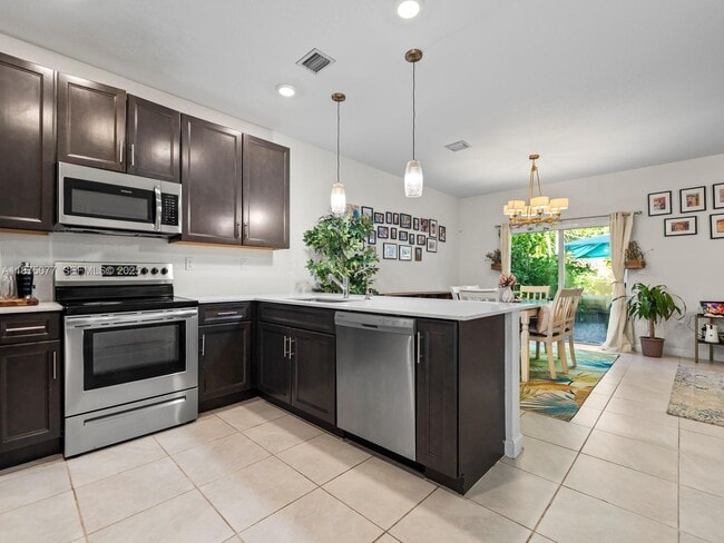 Building Photo - 1108 SE 26th Ter