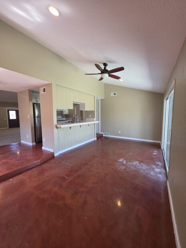 Building Photo - Beautiful 3 bedroom 2 bath Home in Imperial Beach