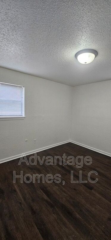 Building Photo - 711 N 70th St