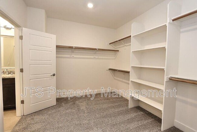 Building Photo - 3513 Birdland Ave
