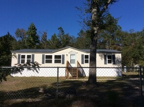 Building Photo - Large 4 Bedroom 2 bath DWMH