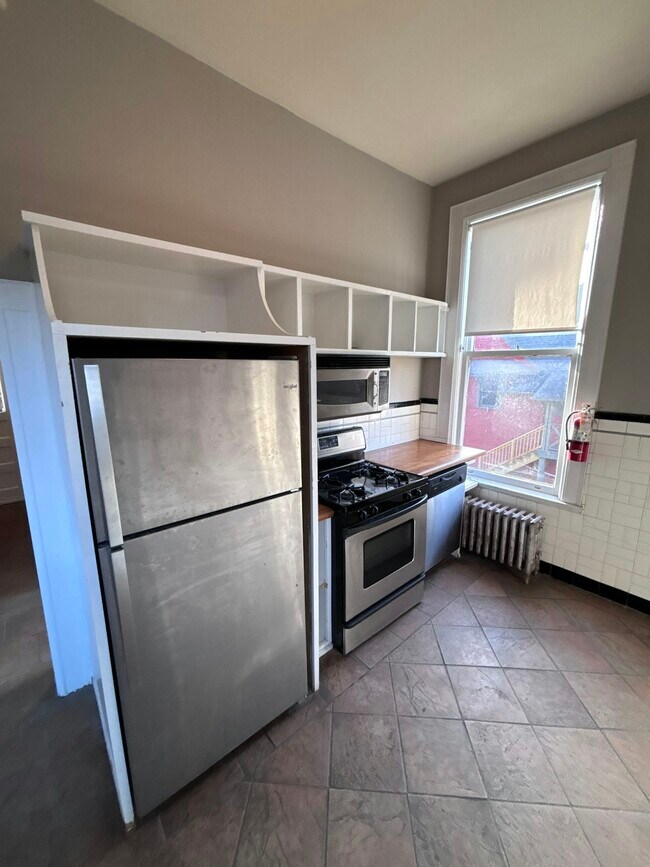 Building Photo - 509 Monroe Ave