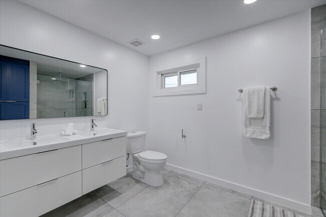 Building Photo - 5802 Valkeith Dr