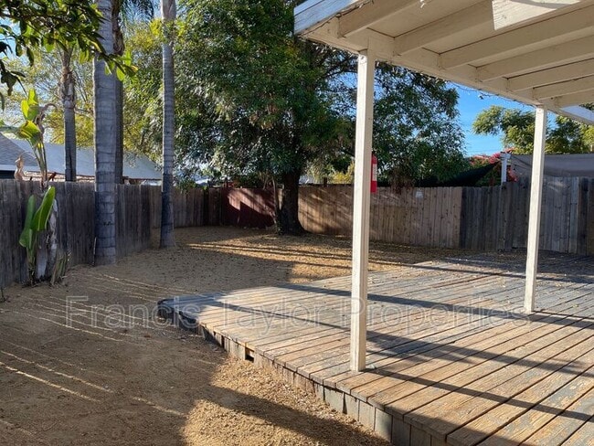 Building Photo - 551 N Citrus Ave