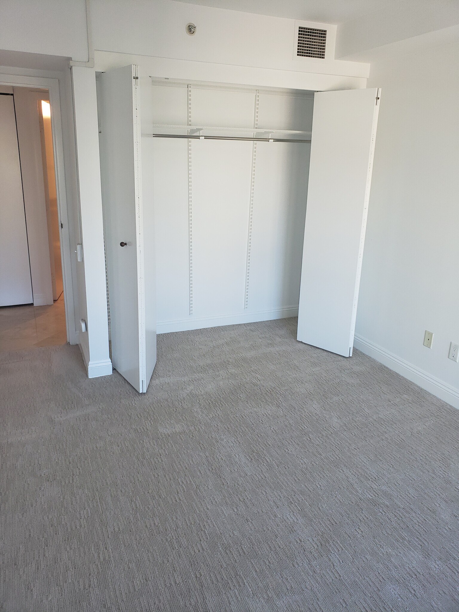 Guest BR or use as an office - 500 W Harbor Dr