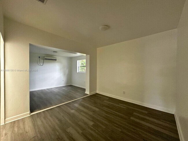 Building Photo - 1645 NE 175th St