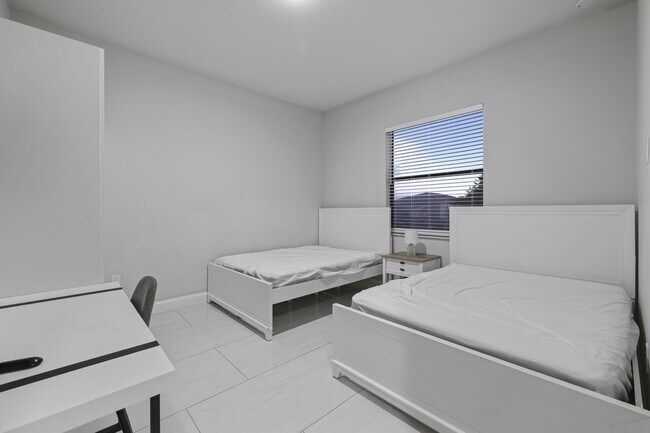 Building Photo - 2915 65th St W