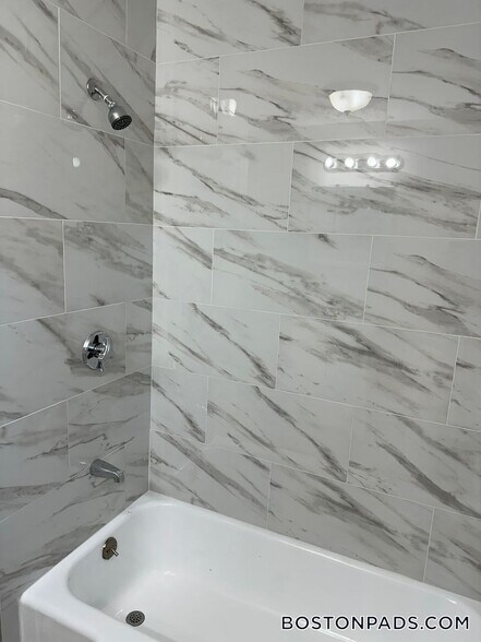 Building Photo - 18 Waugh St