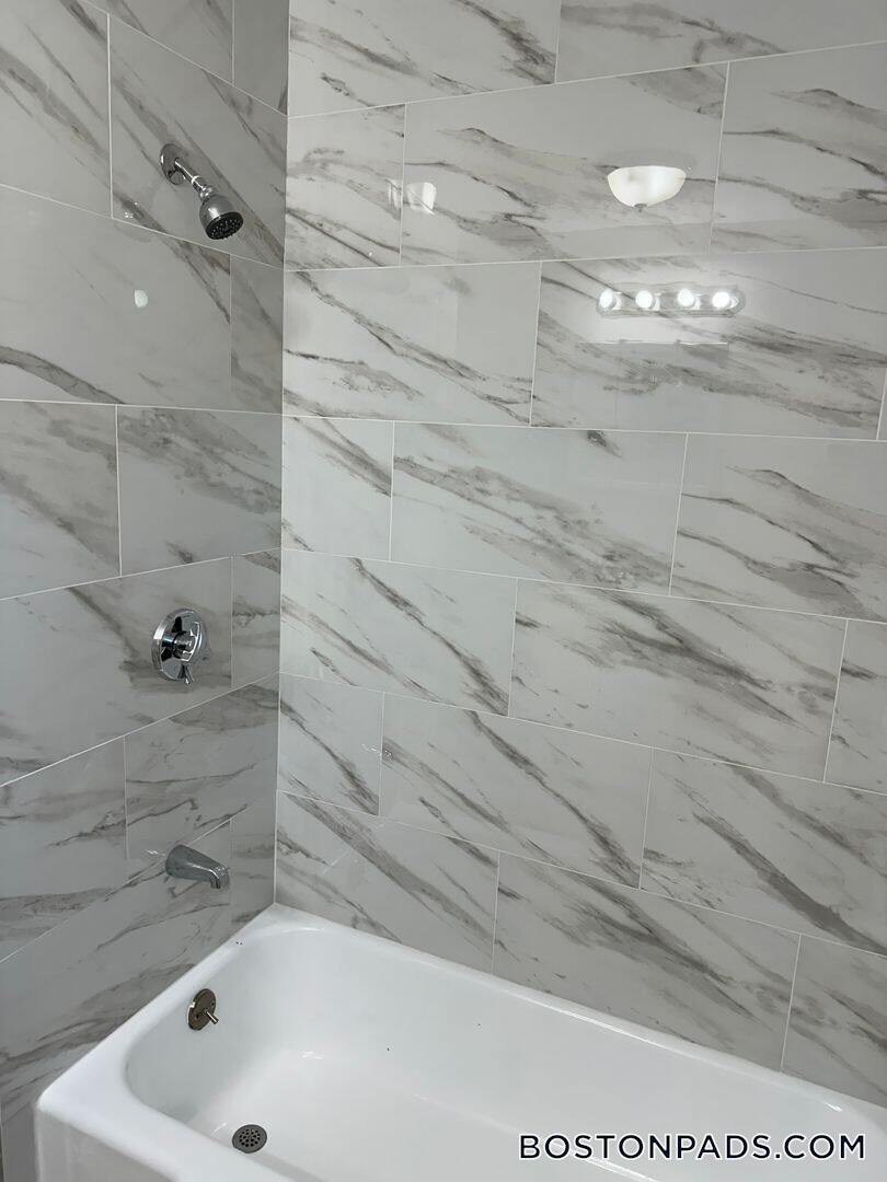 Building Photo - 18 Waugh St