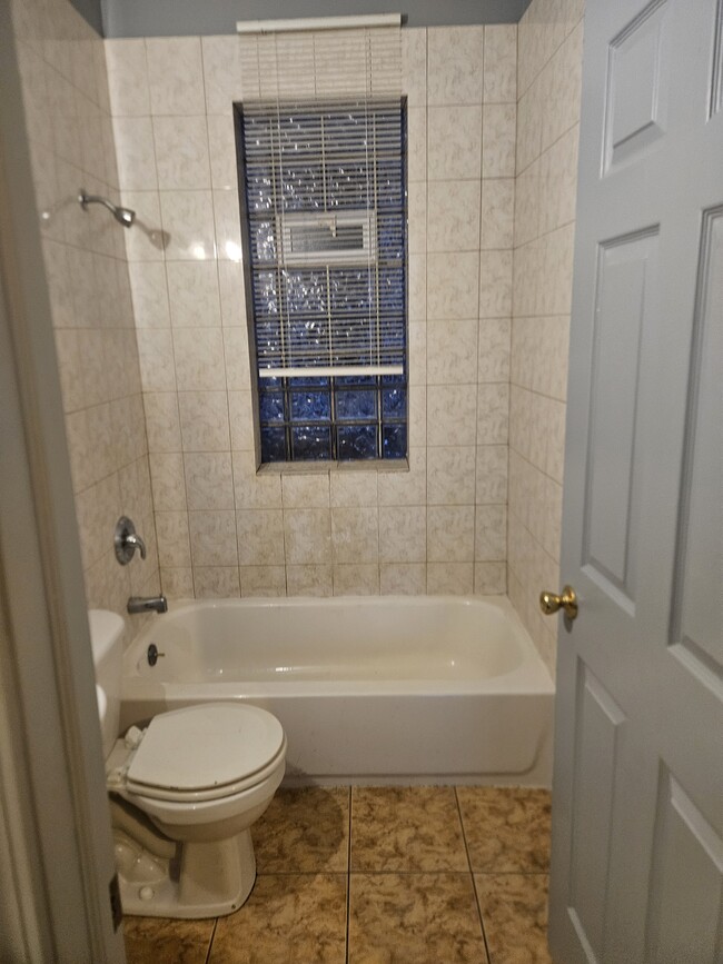 Bathroom - 11827 S Sangamon St