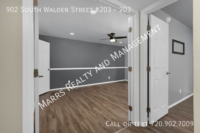 Building Photo - 902 S Walden St