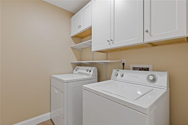 Building Photo - 4811 Nevilly Way
