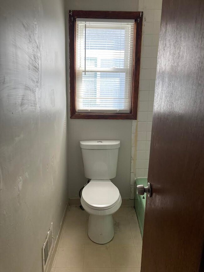 Building Photo - 430 Ridgeway Ave