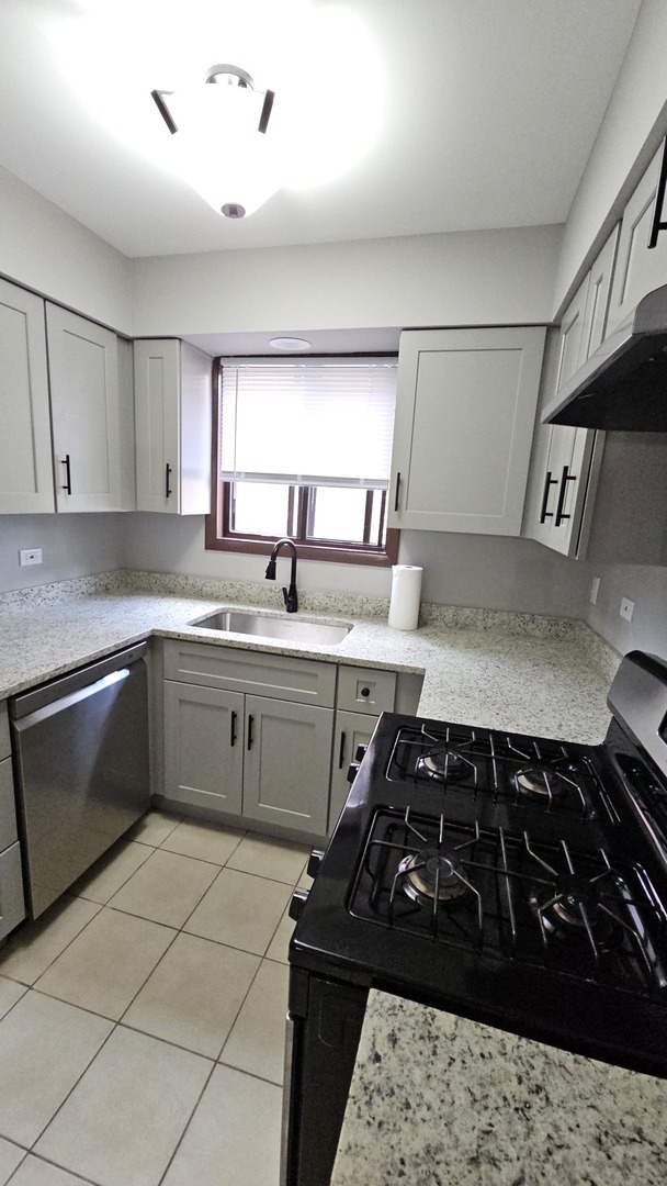 Building Photo - 15706 Independence Ct