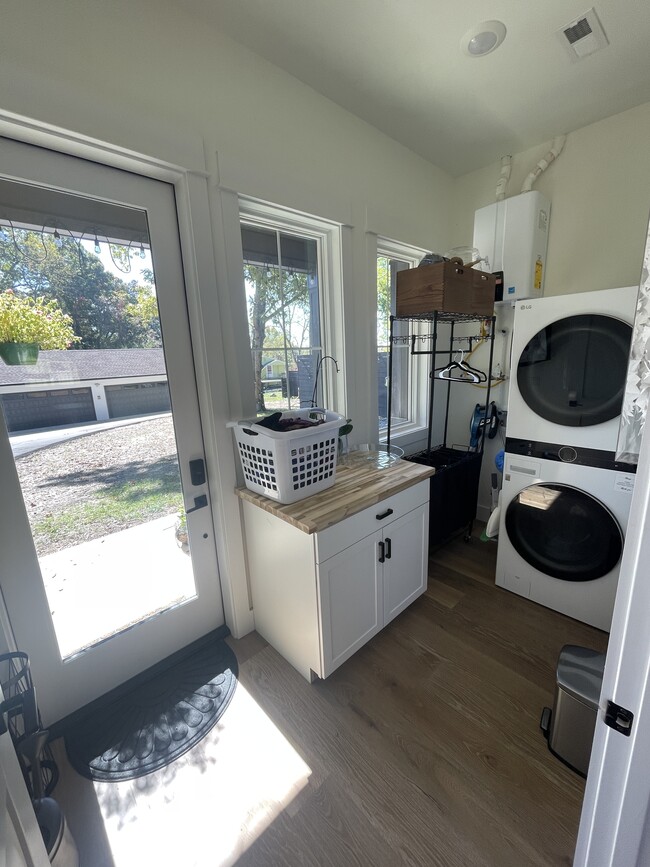 Laundry room and back patio to deck area. - 2312 Island Home Ave