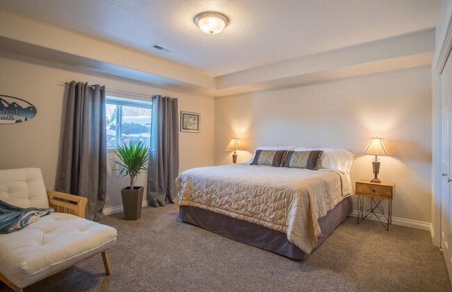 Building Photo - Executive Rental - Stone Mountain - 5 Bed - 3 Bath