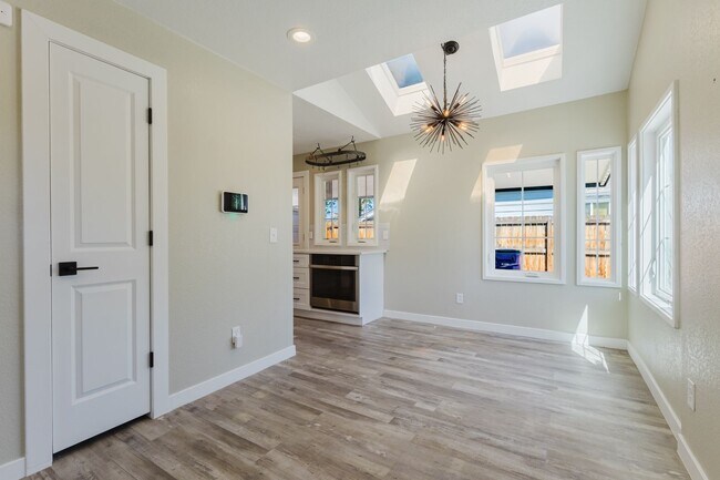 Building Photo - Great updated house in Southeast Denver near Cherry Hills!
