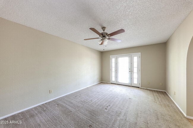 Building Photo - 6202 W Sunnyside Dr