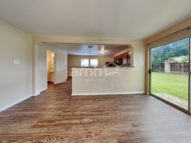 Building Photo - 10023 Woodland Pines