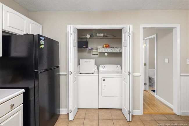 Building Photo - 421 Cityview Ln