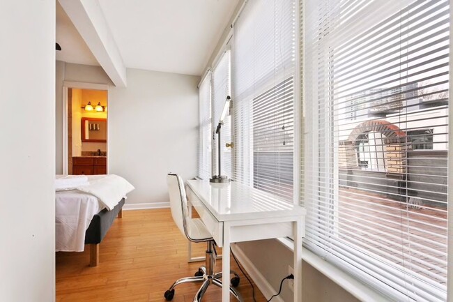 Building Photo - Luxury Midtown Private Retreat!