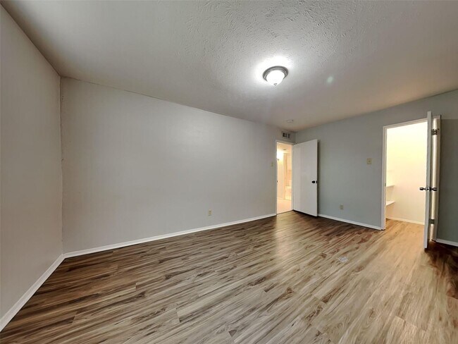 Building Photo - 3 BR/2BA | Renovated Single Family Home | Gated backyard
