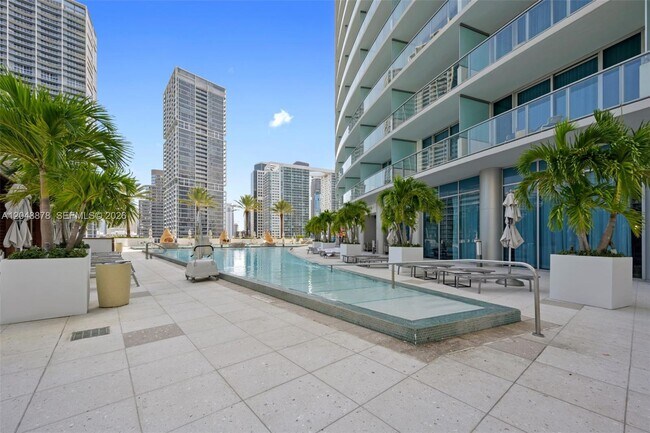 Building Photo - 200 Biscayne Blvd Way