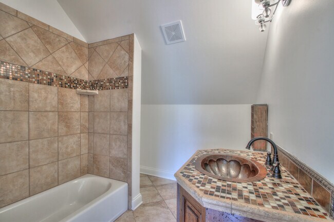 Building Photo - 4335 N Chapel Rd