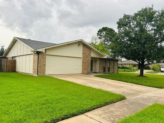 Building Photo - 16902 Castle Fraser Dr