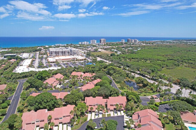Building Photo - 204 Sea Oats Dr